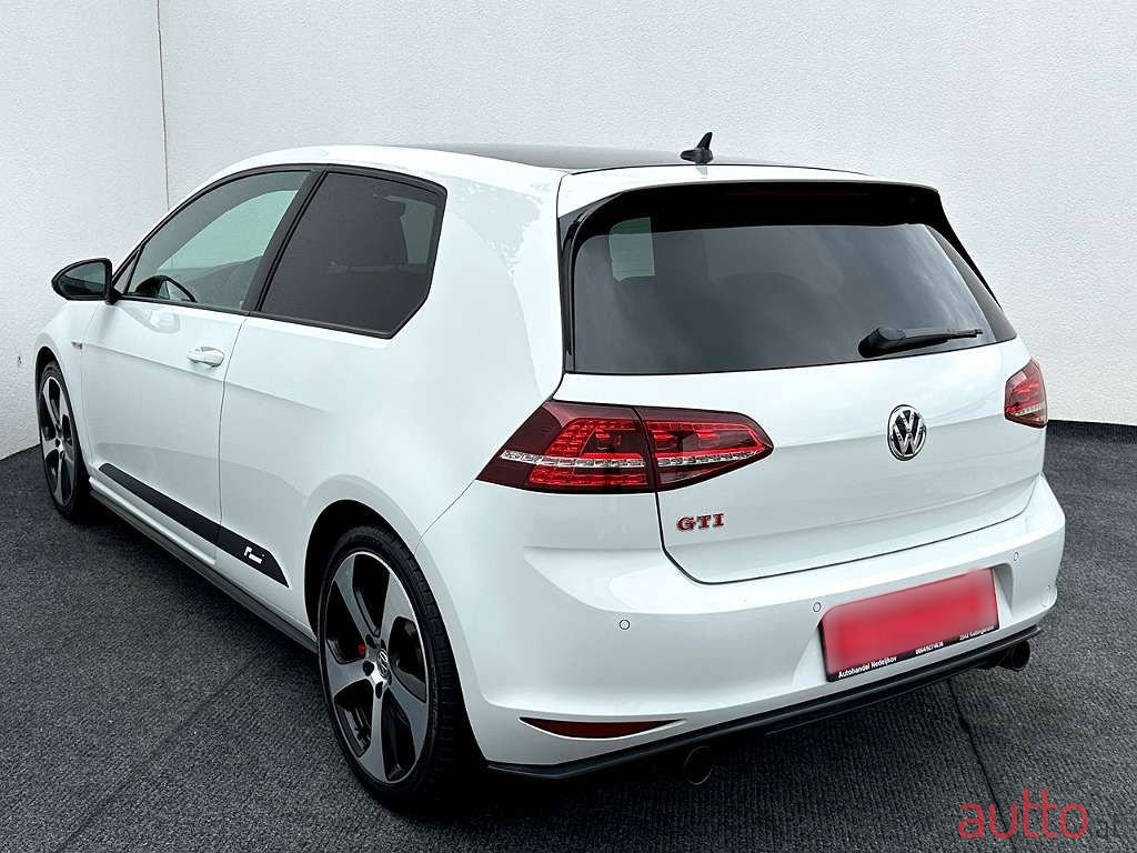 2016' Volkswagen Golf photo #5