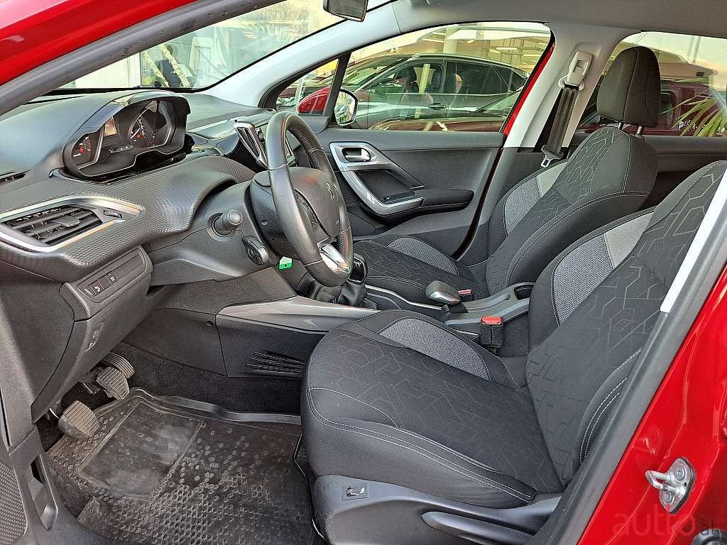 2018' Peugeot 2008 photo #3