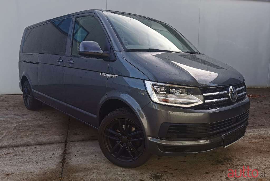 2016' Volkswagen Caravelle photo #4