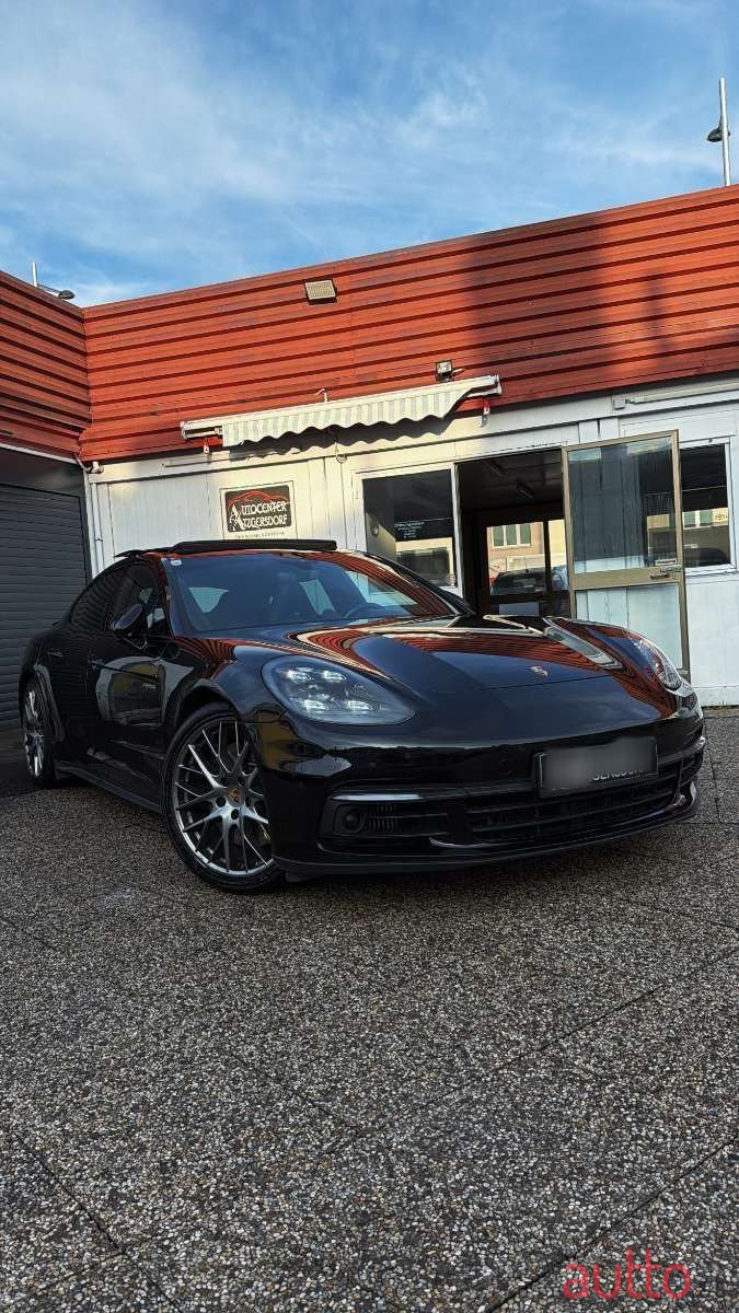 2019' Porsche Panamera photo #3