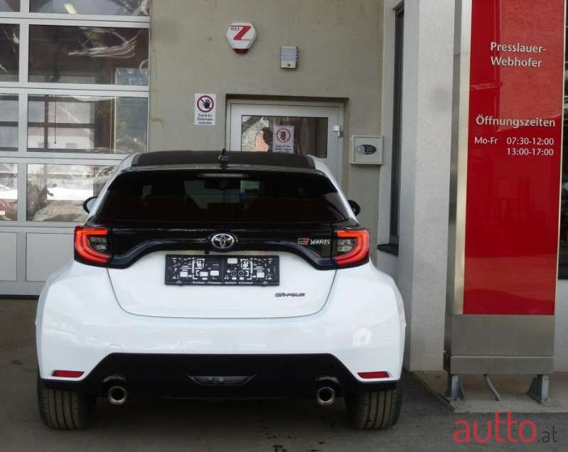 2021' Toyota Yaris photo #2