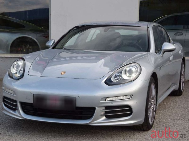 2013' Porsche Panamera photo #3