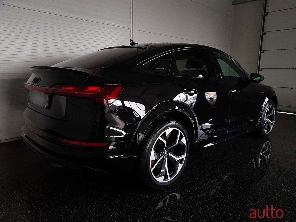 2022' Audi e-tron photo #2