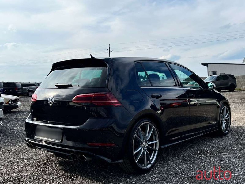 2019' Volkswagen Golf photo #4