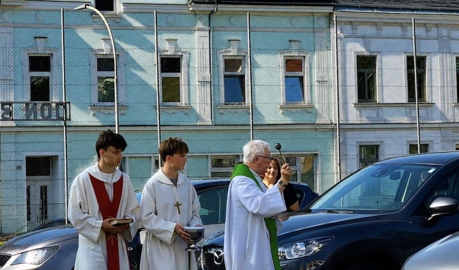Christophorus-Tag: Fahrzeugsegnungen für Autos, Traktoren, Mopeds und Räder