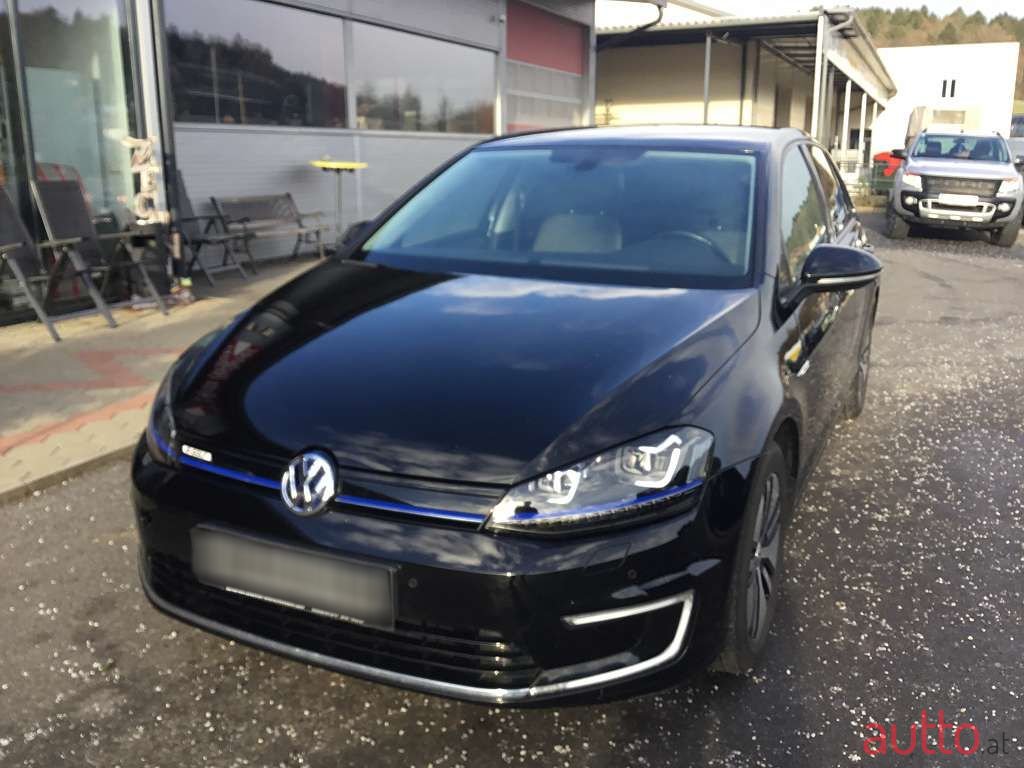 2016' Volkswagen Golf photo #3