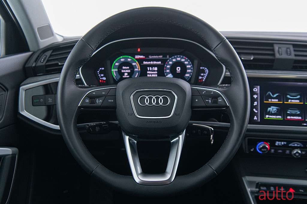 2022' Audi Q3 photo #5