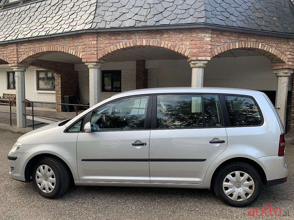 2007' Volkswagen Touran photo #4