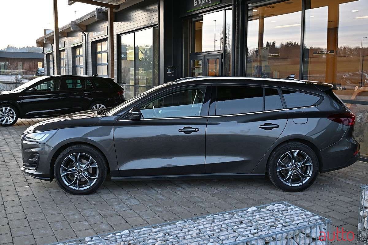 2023' Ford Focus photo #2