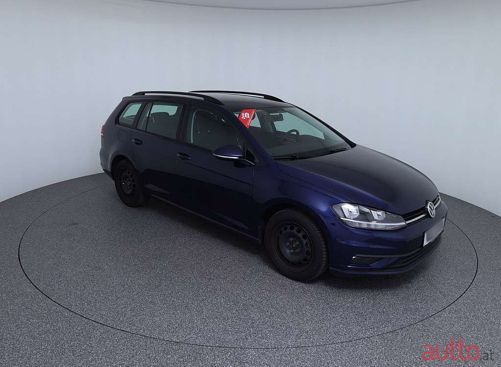 2020' Volkswagen Golf photo #3
