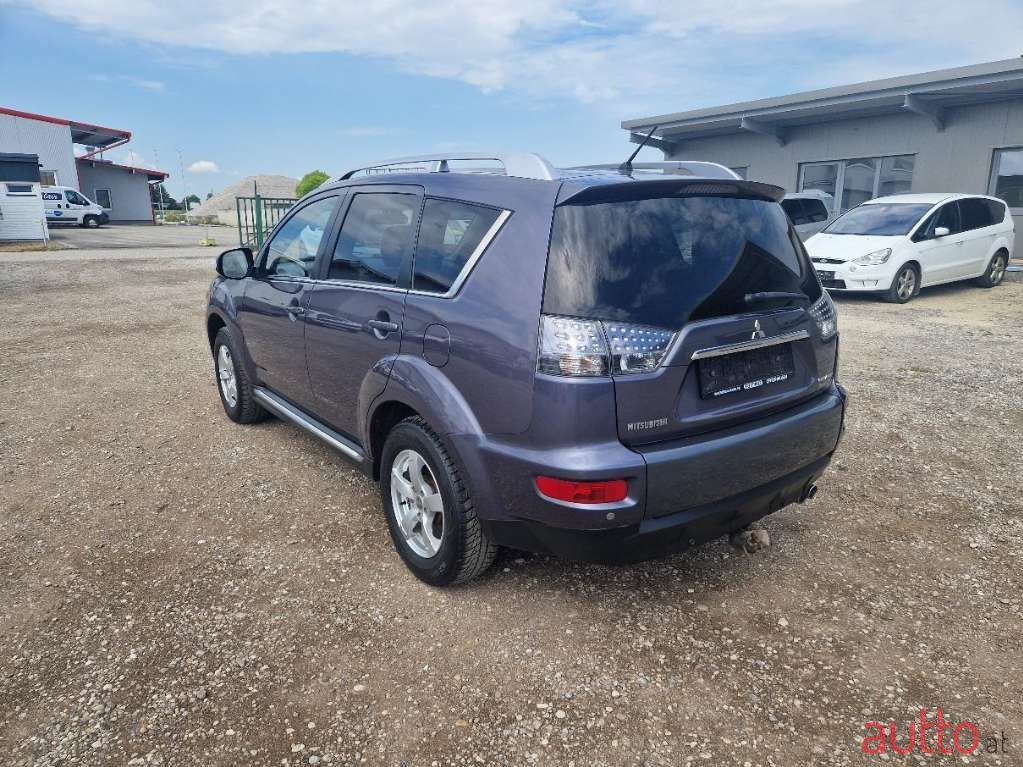 2010' Mitsubishi Outlander photo #4