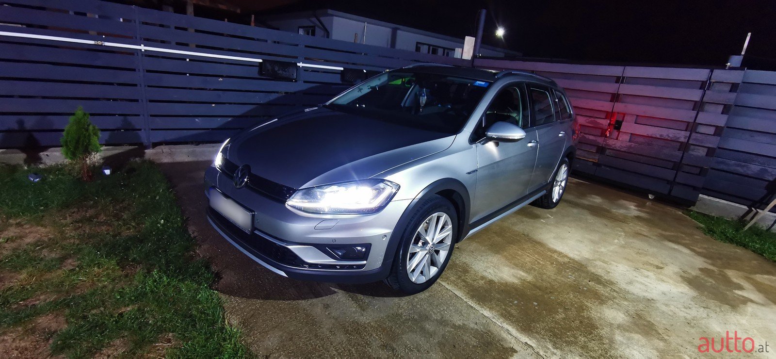 2018' Volkswagen Golf photo #2