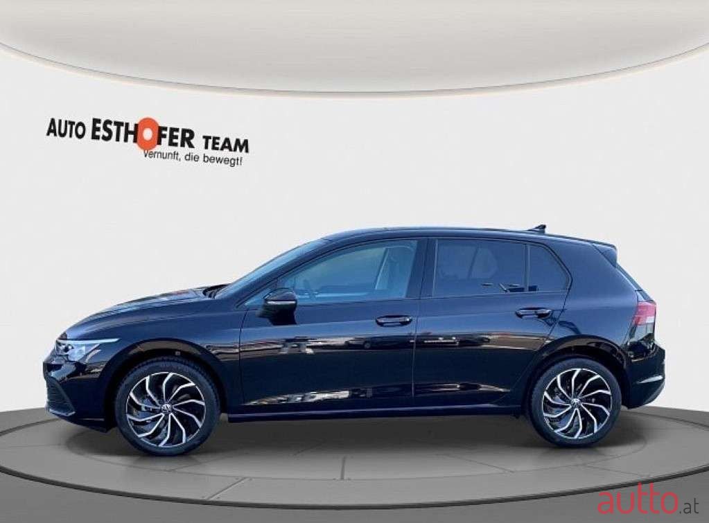 2023' Volkswagen Golf photo #3