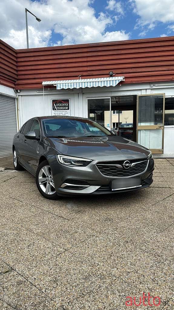 2018' Opel Insignia photo #4