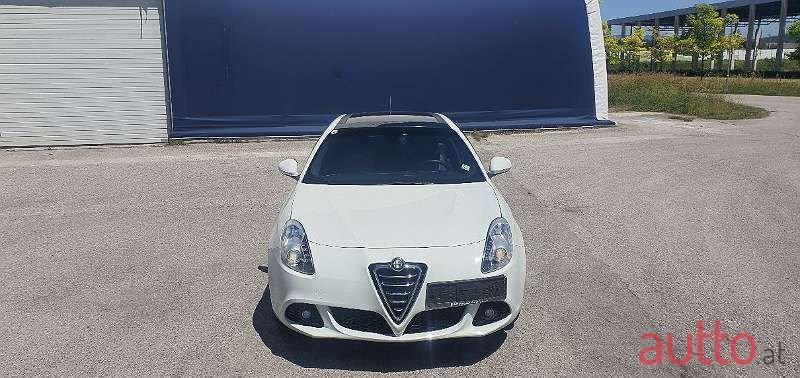 2010' Alfa Romeo Giulietta photo #2