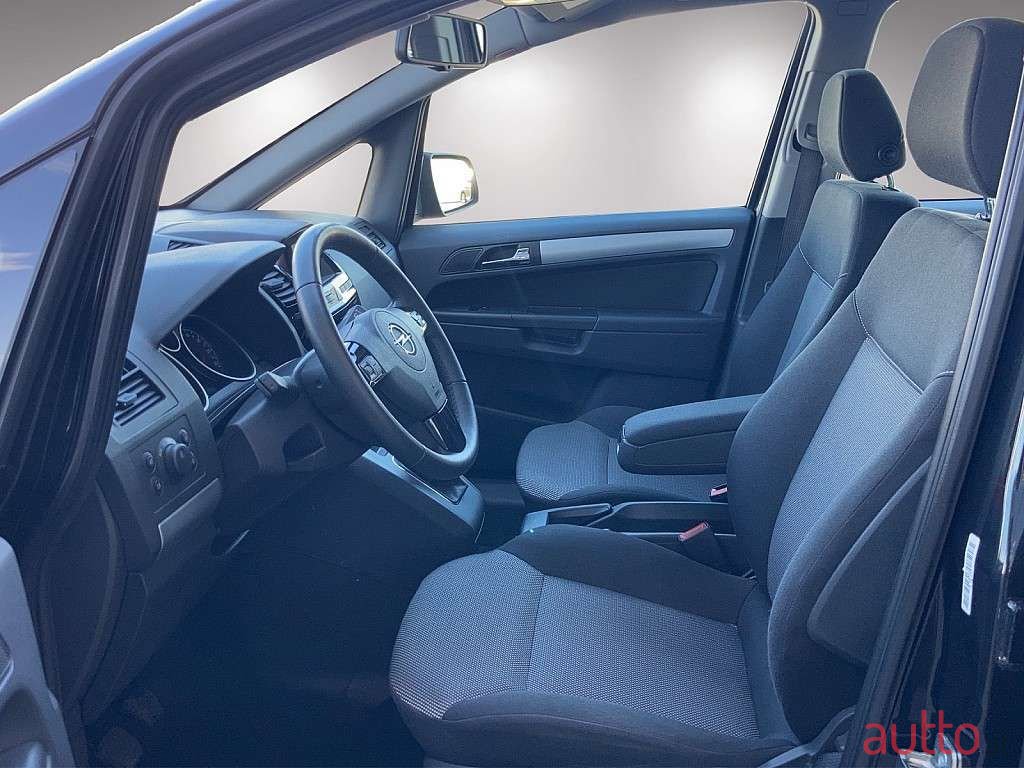 2014' Opel Zafira photo #6