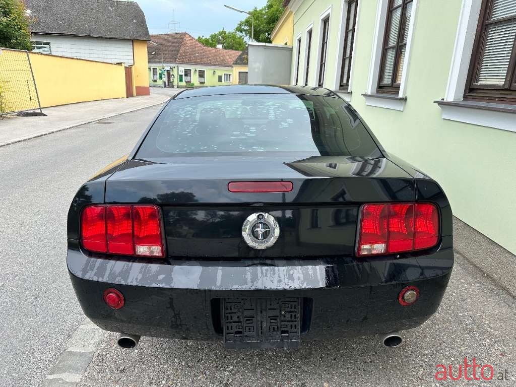 2006' Ford Mustang photo #6