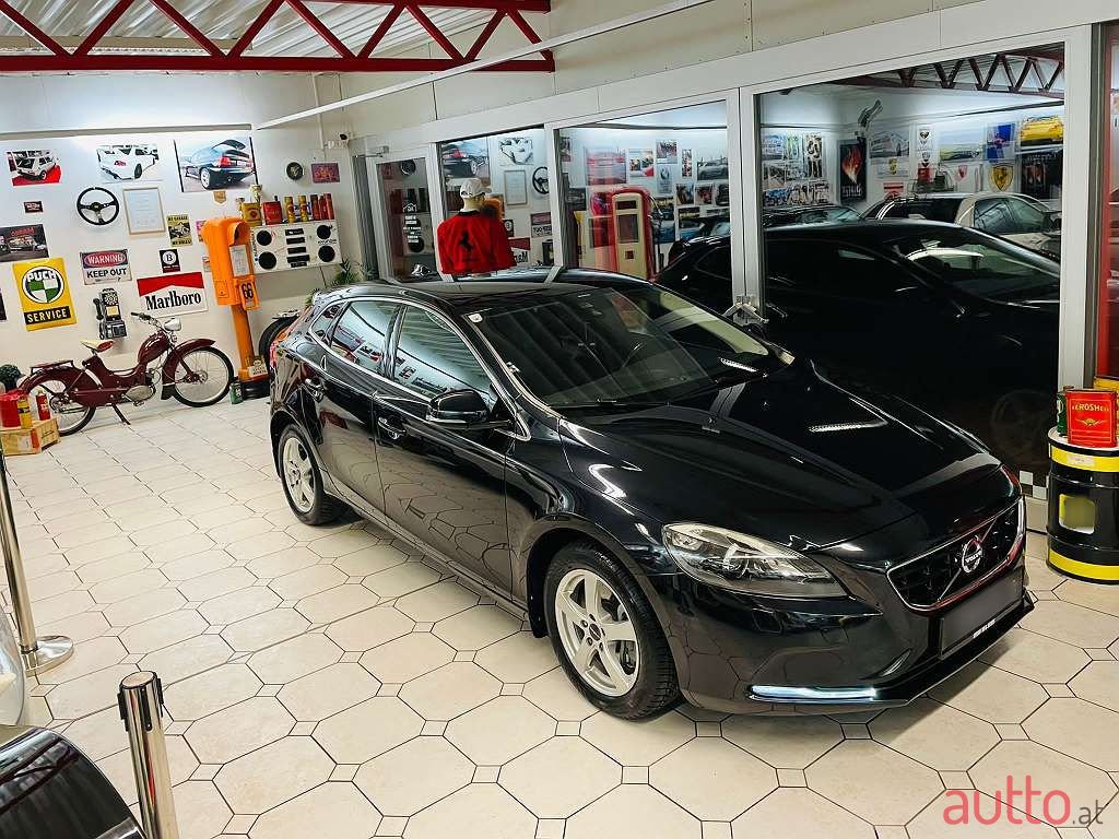 2012' Volvo V40 photo #3