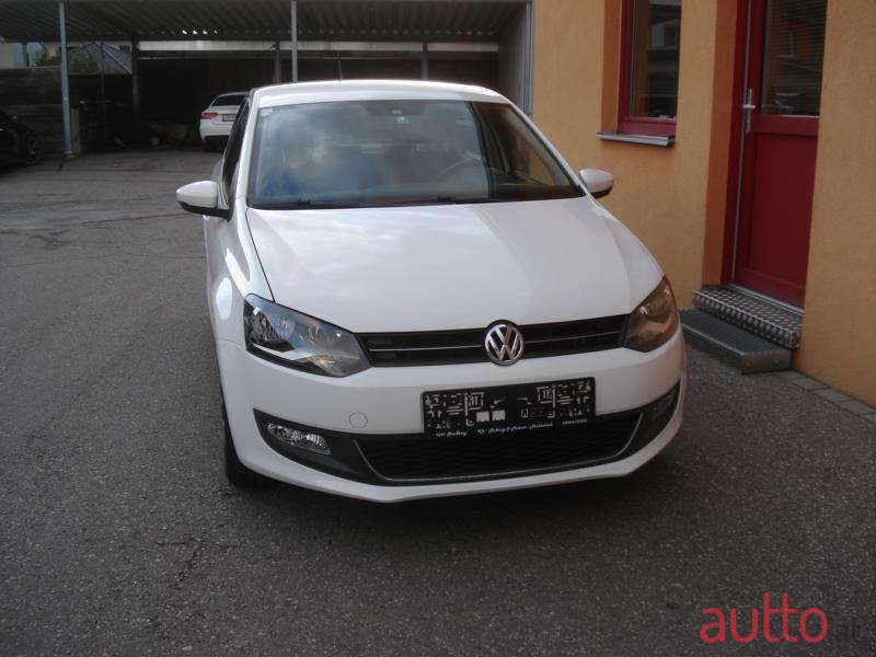 2010' Volkswagen Polo photo #1