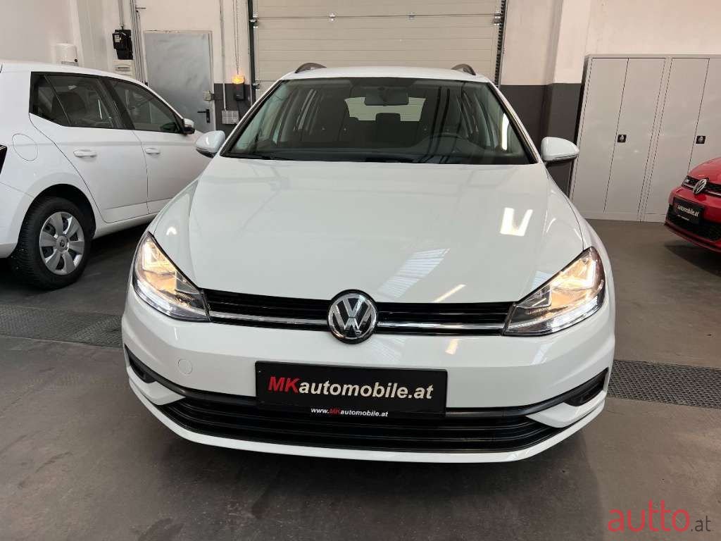 2018' Volkswagen Golf photo #2