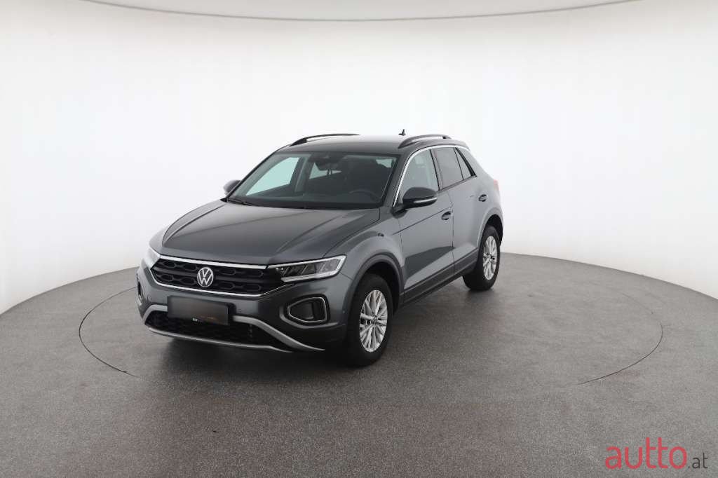 2023' Volkswagen T-Roc photo #3