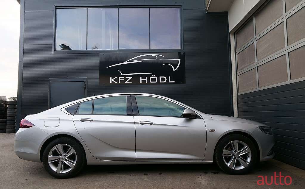 2019' Opel Insignia photo #4