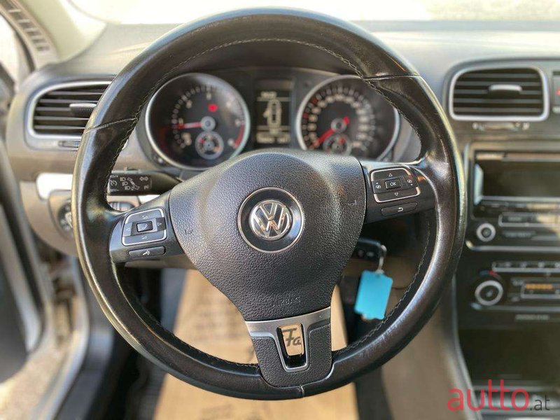 2011' Volkswagen Golf photo #4