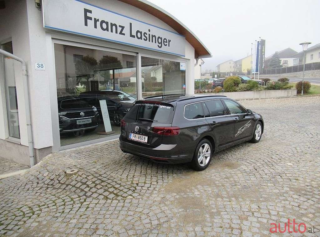 2019' Volkswagen Passat photo #6