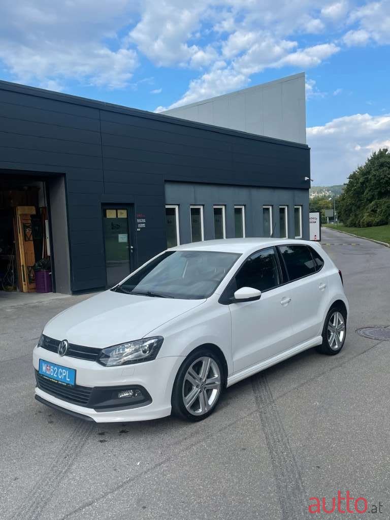 2012' Volkswagen Polo photo #2