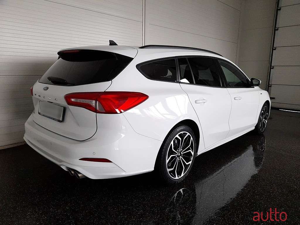2020' Ford Focus photo #2
