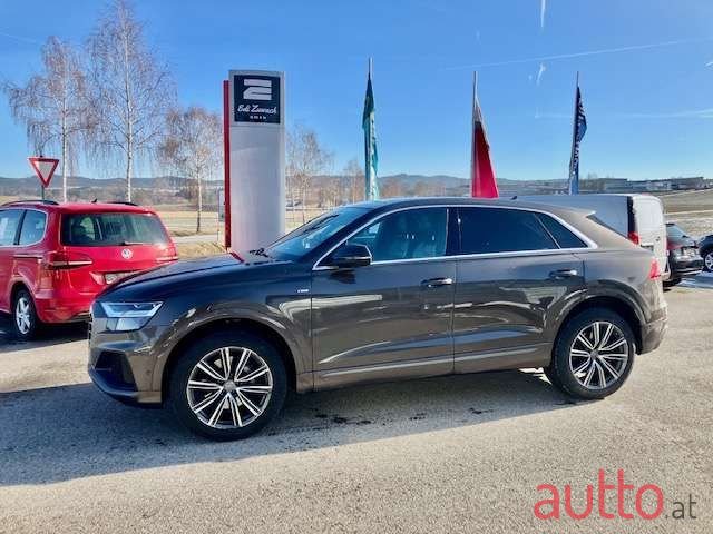 2019' Audi Q8 photo #4