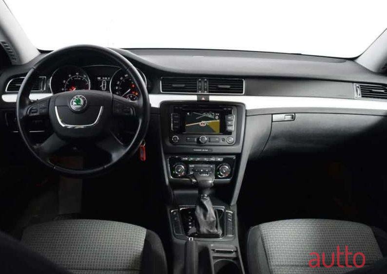 2013' Skoda Superb photo #2