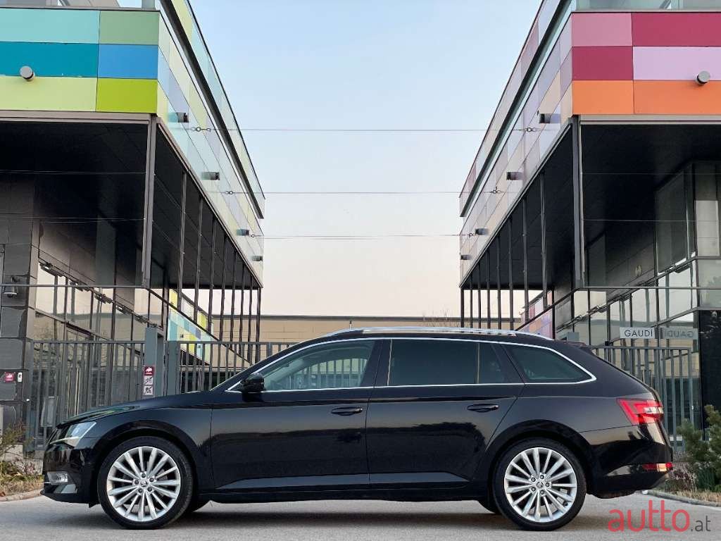 2015' Skoda Superb photo #5