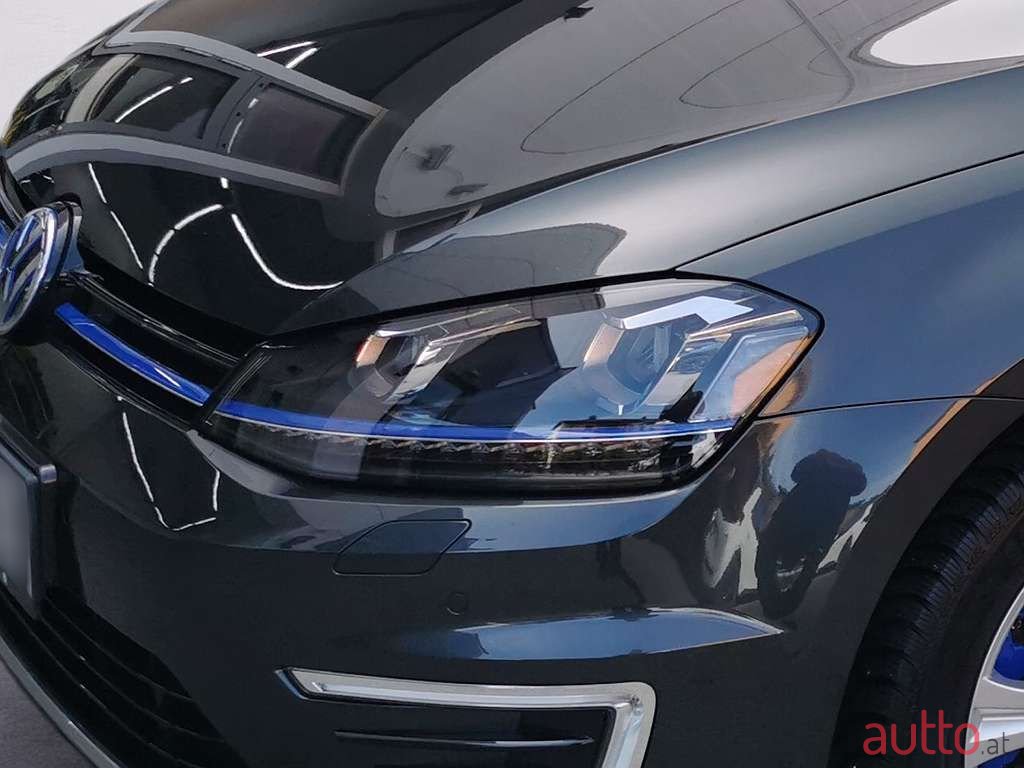 2015' Volkswagen Golf photo #6