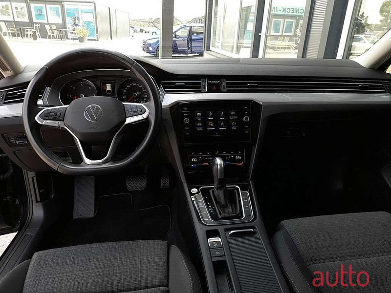2022' Volkswagen Passat photo #4