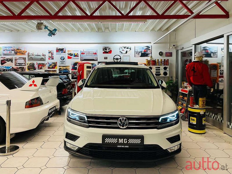 2017' Volkswagen Tiguan photo #4