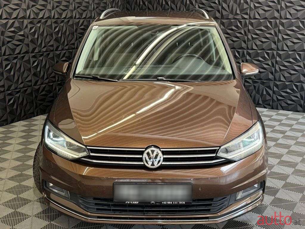 2017' Volkswagen Touran photo #4