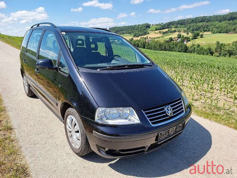 2009' Volkswagen Sharan photo #3