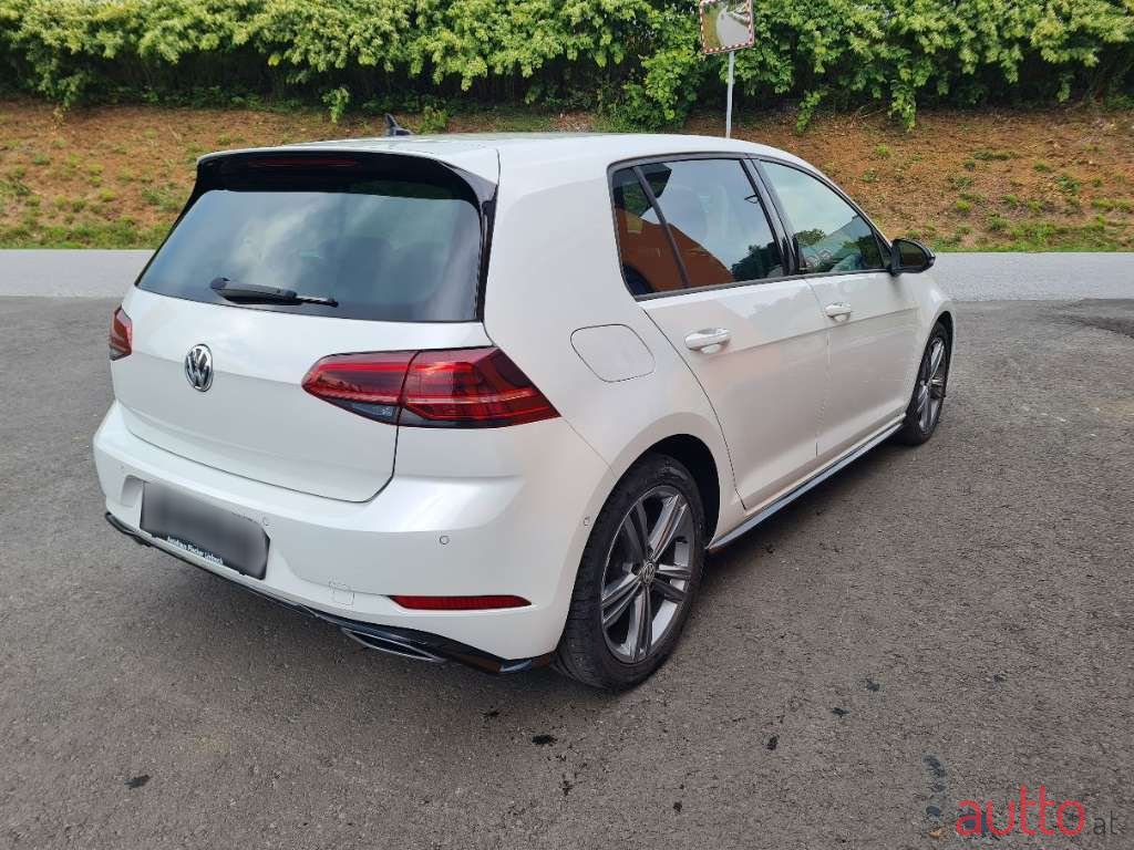 2019' Volkswagen Golf photo #5