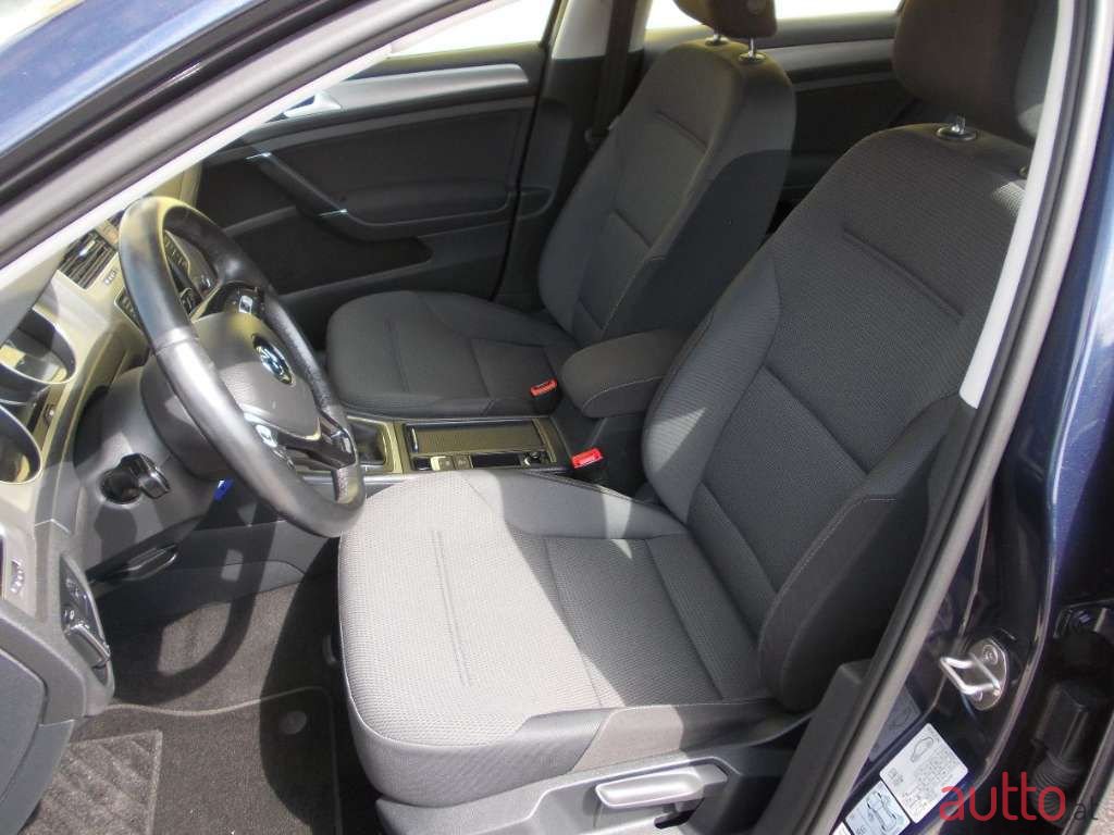 2015' Volkswagen Golf photo #4