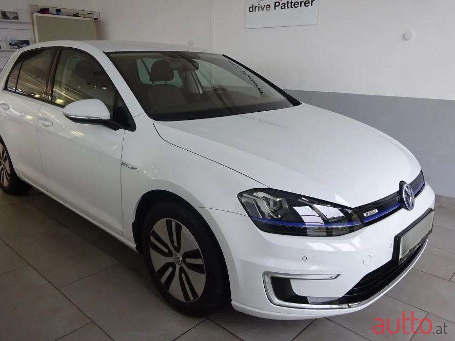 2018' Volkswagen Golf photo #1