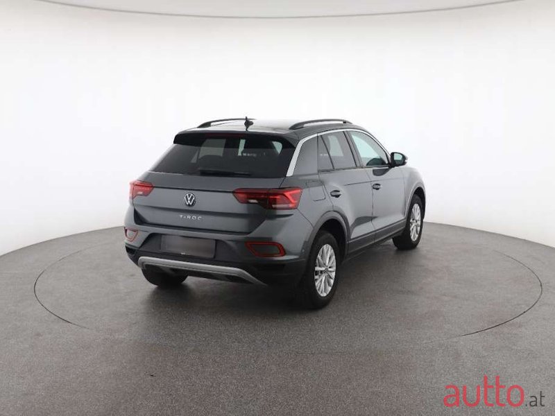 2023' Volkswagen T-Roc photo #6
