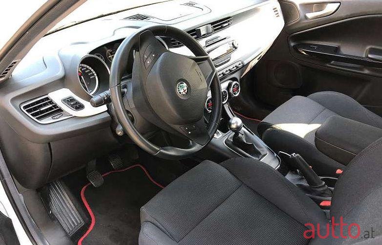 2010' Alfa Romeo Giulietta photo #2