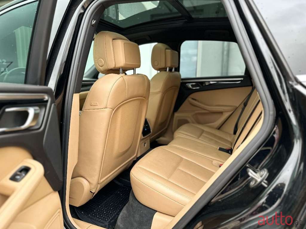 2016' Porsche Macan photo #6