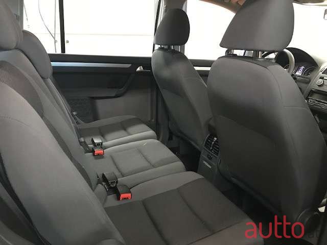 2015' Volkswagen Touran photo #6