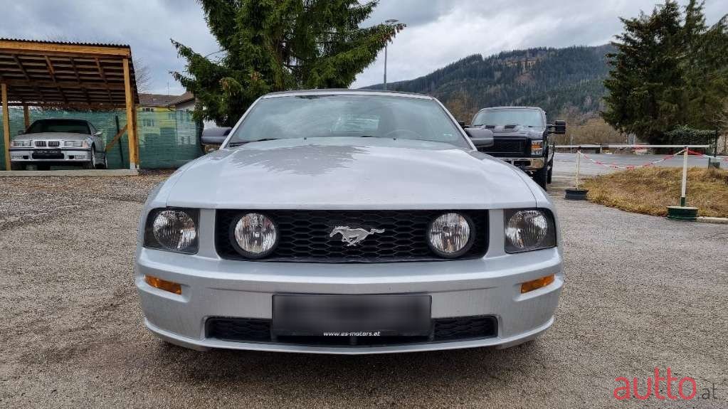 2005' Ford Mustang photo #2