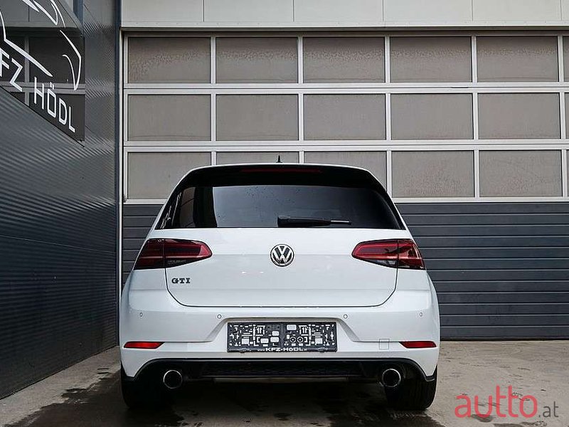 2017' Volkswagen Golf photo #3