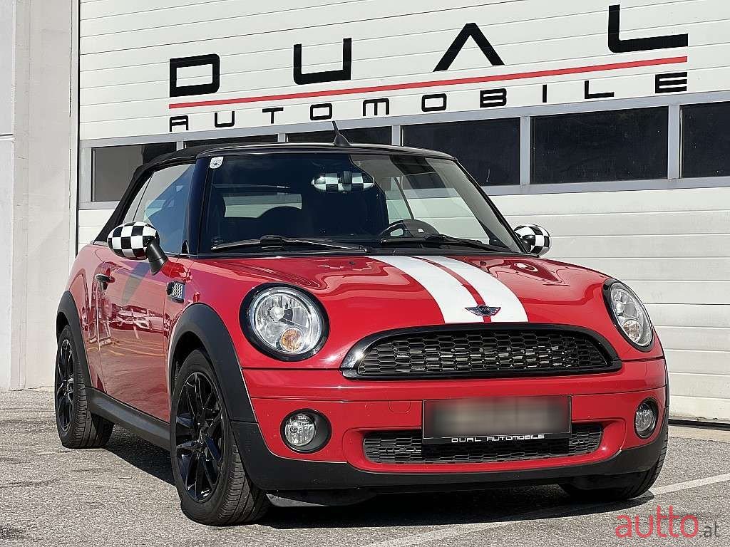2010' MINI Cabrio photo #2
