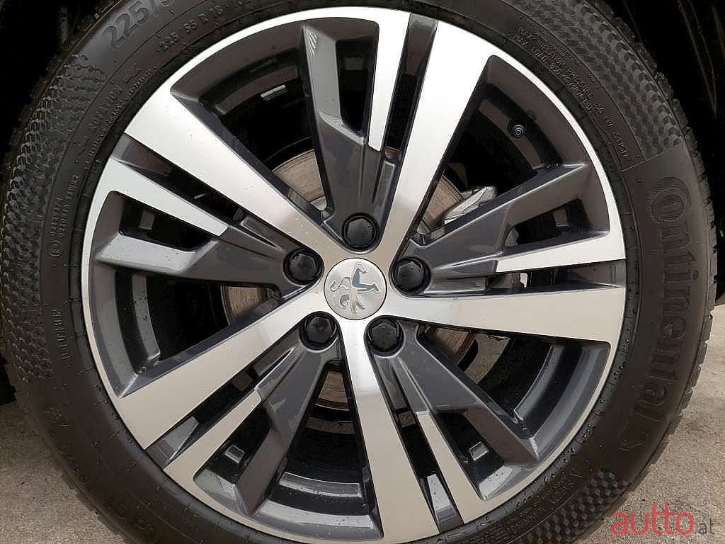 2023' Peugeot 3008 photo #6