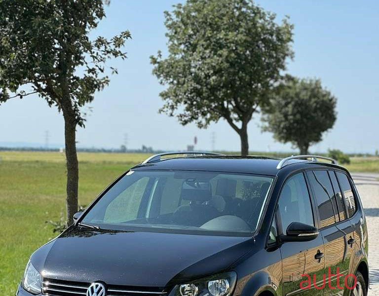2013' Volkswagen Touran photo #1